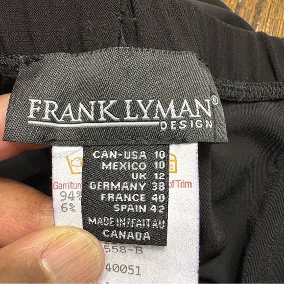 Frank Lyman Design Black Capris with Button Detail 10 Cocktail Party Event - Picture 4 of 5